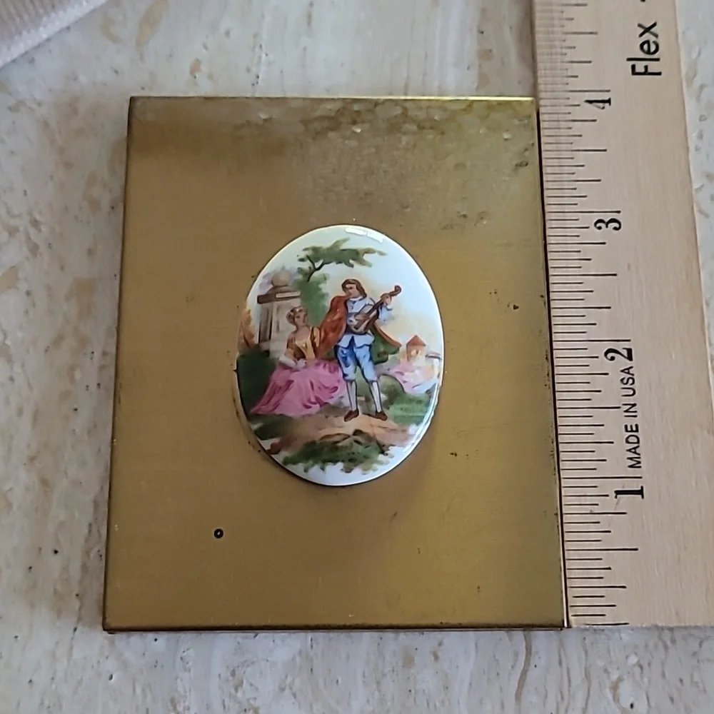 Vintage Frame & Photographs - Picture 11 of 12